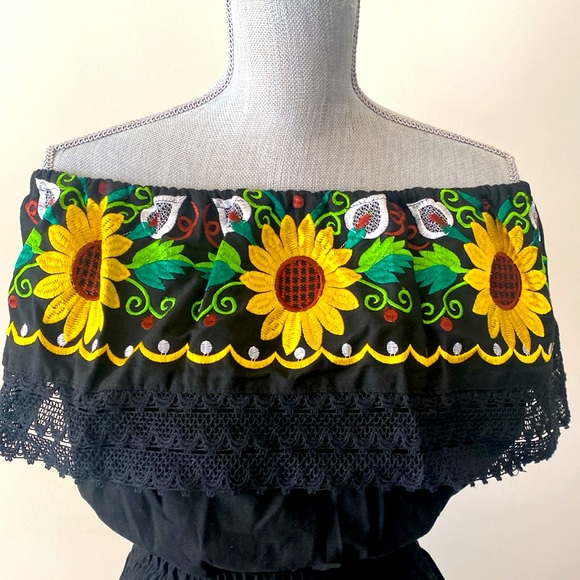 BEAUTIFUL🌻SUNFLOWERS🖤BLACK MEXICAN EMBROIDERED OFF SHOULDER MIDI DRESS 🌟NEW🌟 - Picture 6 of 16